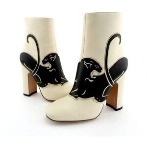 Valentino Garavani Panther Embossed White Leather Heeled Boots 7 / 37
